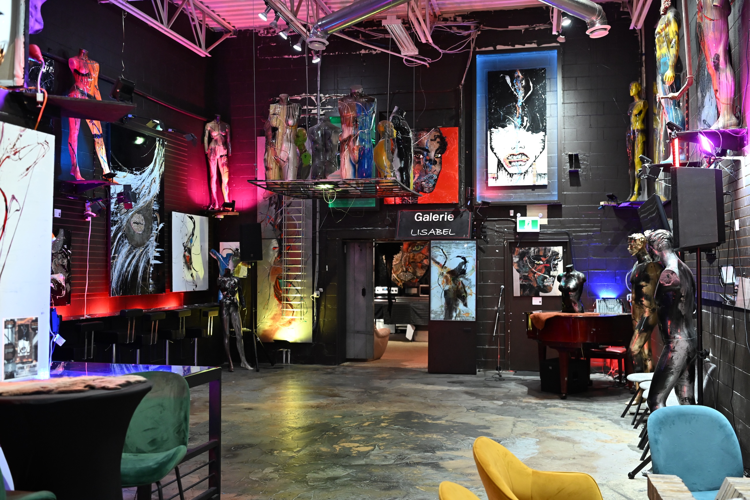 Table dressée pour une célébration de vie à l'Espace Lisabel